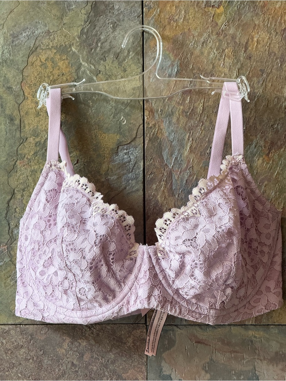 Victoria’s Secret Lace Balconette Bra in lavender and crème. 36F 3D EUC.